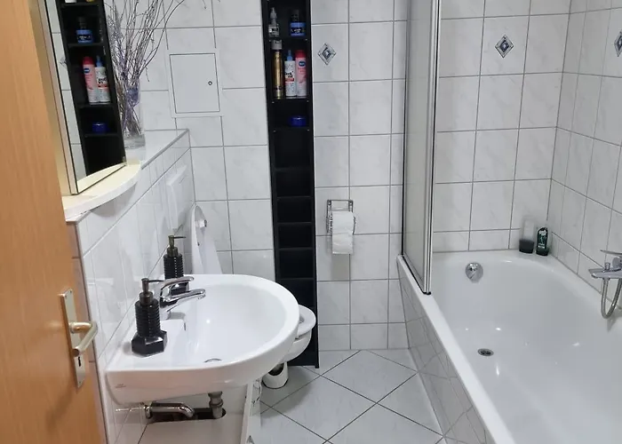 Grosse 4 Zimmerwohnung * اتسوكو