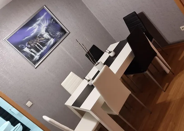 Grosse 4 Zimmerwohnung شقة